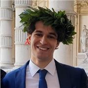 Laureando in Filosofia, diplomato al liceo classico, propone lezioni di greco antico e latino